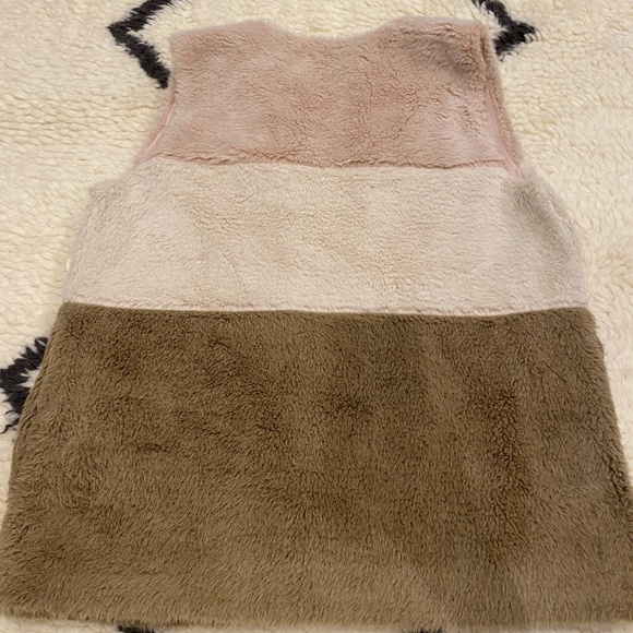 Altard State Faux Fur Vest - Picture 11 of 11